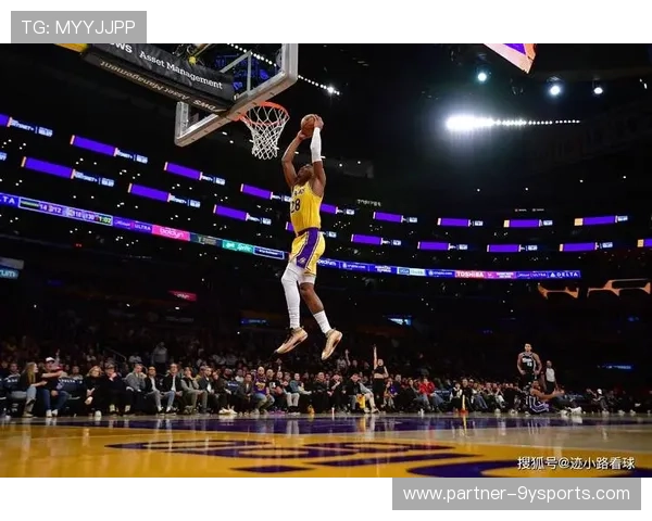 湖人队新赛季目标明确 詹姆斯与浓眉组建最强双核冲击总冠军