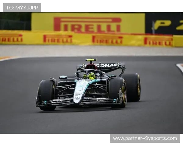 F1赛季最新动态：车队战略调整与顶尖车手争锋解析