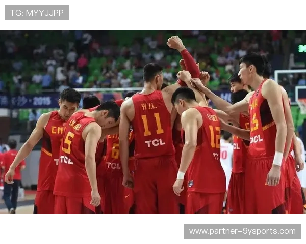 中国男篮夺冠之路惊险刺激展现年轻球员不屈拼搏精神