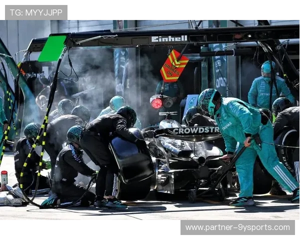 梅赛德斯新赛季策略调整引发F1车队间激烈竞争
