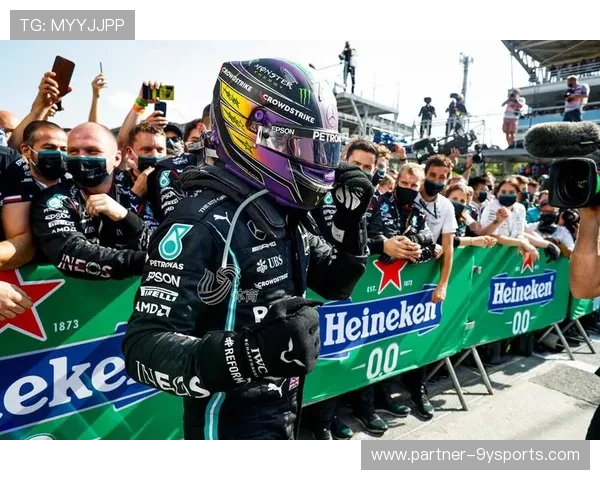 F1赛季激烈竞争继续 汉密尔顿与维斯塔潘争夺冠军宝座