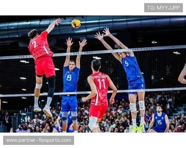 中国男篮逆袭战胜澳大利亚进军巴黎奥运，展现顽强拼搏精神与团队协作